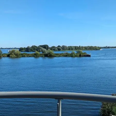 Hébergement de vacances Met Privetuin Op Rustig Bospark Veluwe *