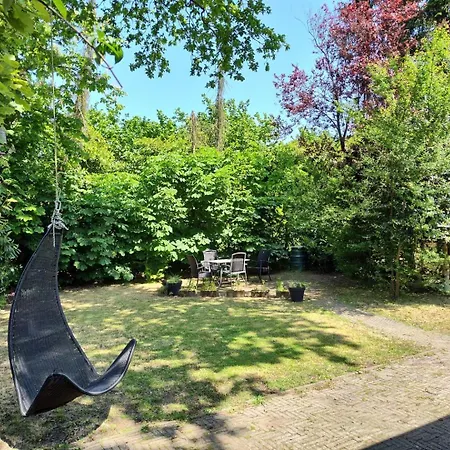 Hébergement de vacances Met Privetuin Op Rustig Bospark Veluwe *